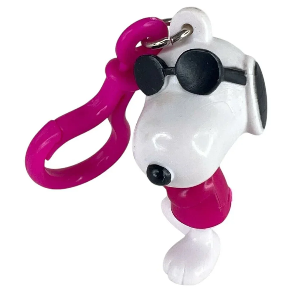 2 Vintage Joe Cool Snoopy Clip On Keychain Valentines Day Cutting‎ Hearts Card